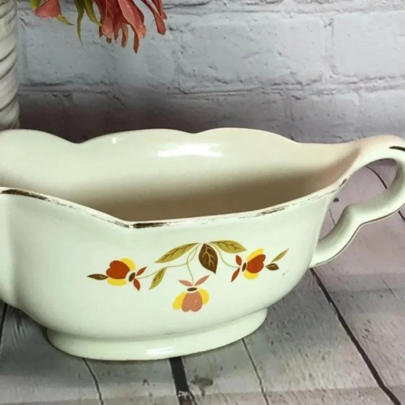 Vintage superior Hall's china gravy boat cottagecore granny entertaining - Picture 2 of 9